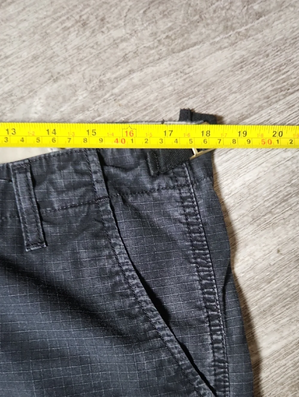 Vintage Faded Carhartt WIP Men's Ripstop Cargo Pants with Utility Pockets - Picture 5 of 10